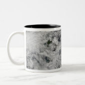 Ein Sturm über Neuseeland Zweifarbige Tasse (Links)