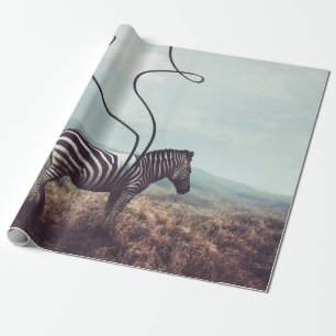 Ein surreales Bild eines Zebras und zwei seiner sc Geschenkpapier