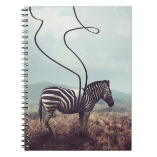 Ein surreales Bild eines Zebras und zwei seiner sc Notizblock