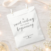 Ein Süß, der zu neuen Beginnbeginns-Flaggen endet Geschenktütchen (Ausgeschnitten)