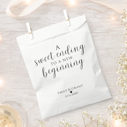 Ein Süß, der zu neuen Beginnbeginns-Flaggen endet Geschenktütchen (Ausgeschnitten)