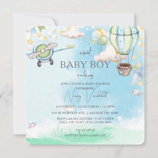 Ein süßer Baby Junge ist auf dem Weg zur Babydusch Einladung (Vorderseite)