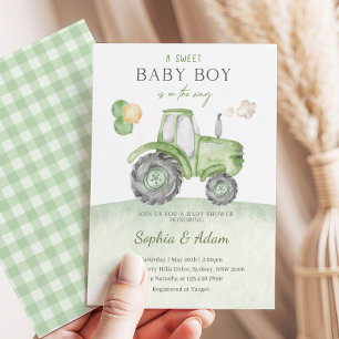 Ein süßer Babyjunge ist auf dem Weg Traktor Baby S Einladung