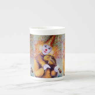 Ein süßer Clown, der Geige spielt Porzellantasse