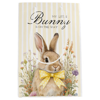 Ein süßer kleiner floraler Hase mit gelber Schleif Mittlere Geschenktüte