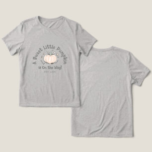 Ein süßer kleiner Kürbis ist auf dem Weg, den Mama Tri-Blend Shirt