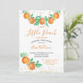 Ein süßer kleiner Pfirsich ist auf dem Weg zur Bab Einladung (Stehend Vorderseite)