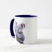 Ein süßer Koala, der an einem Ast hängt. Tasse (Vorderseite Links)