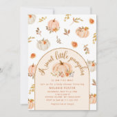 Ein süßer Kürbis ist auf dem Weg zur Babydusche Einladung (Vorderseite)