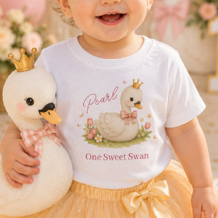 Ein süßer Schwan 1. Geburtstag Baby Mädchen T-Shir T-shirt