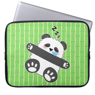 Ein süßes Baby-Panda schläft friedlich Laptopschutzhülle