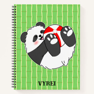 Ein süßes Baby-Panda spielt mit einem Ball Notizblock