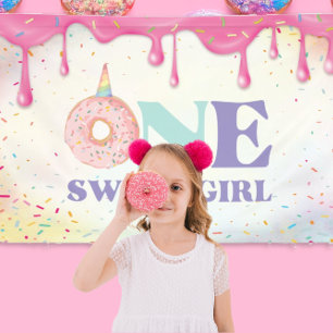 Ein süßes Mädchen Pastell-Einhorn-Donuts Geburtsta Banner