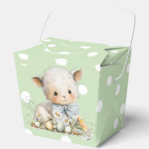 Ein süßes Schaf liegt auf einer Lichtung mit Oster Geschenkschachtel