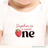 Ein süßes Strawberry Girl 1. Geburtstag Baby Strampler