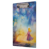 Ein süßes Whimsical Girl Staring in der Nacht Klemmbrett (Links)