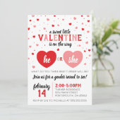 Ein Sweet LIttle Valentine Gender Reveal Party Einladung (Stehend Vorderseite)