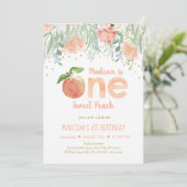 Ein Sweet Peach Girl zum ersten Geburtstag Einladung (Stehend Vorderseite)