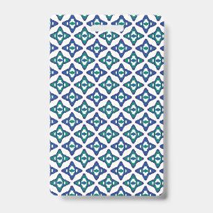 Ein symmetrischer blau-weißer Teppich mit komplizi Ausweis