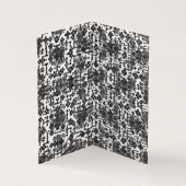 Ein symmetrisches monochromes Design mit komplexen (Innenseite)