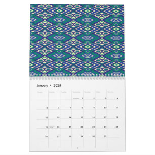 Ein symmetrisches Muster blauer Motive auf einem T Kalender