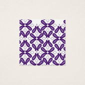 Ein symmetrisches Muster mit weißem und lila m (Vorderseite)