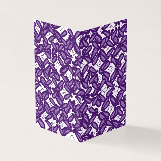 Ein symmetrisches Muster mit weißem und lila m (Vorderseite)