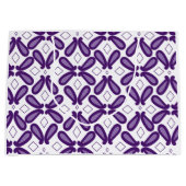 Ein symmetrisches Muster mit weißem und lila m Große Geschenktüte (Vorderseite)