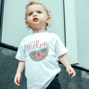 Ein T - Shirt in einem Melon-Kleinkind