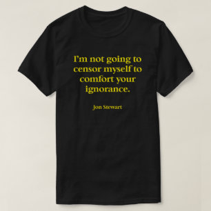 Ein T-Shirt mit einem großen Zitat durch Jon