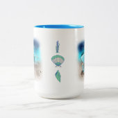 Ein Tag am Strand Zweifarbige Tasse (Mittel)