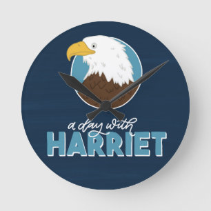 Ein Tag mit Harriet-Raum-Wanduhr Runde Wanduhr