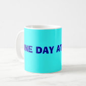 Ein Tag nach dem anderen Tasse (Vorderseite Links)