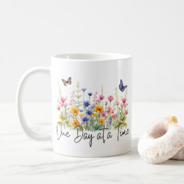 Ein Tag nach dem anderen Wildblumen für inspiriere Kaffeetasse