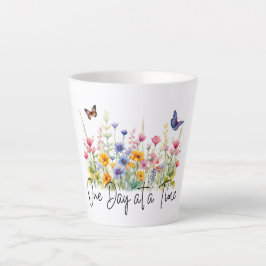Ein Tag nach dem anderen Wildblumen für inspiriere Milchtasse