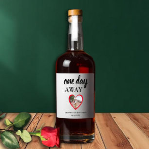 Ein Tag weg Herz Foto Probe Abendessen Alkoholflaschenetikett