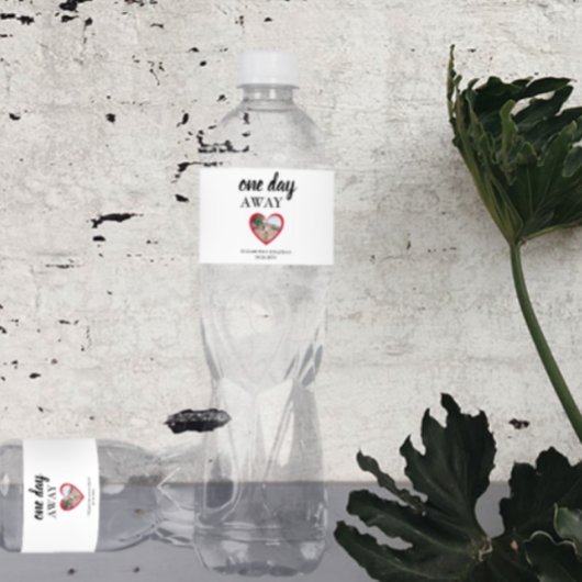 Ein Tag weg Herz Foto Probe Abendessen Wasserflaschenetikett