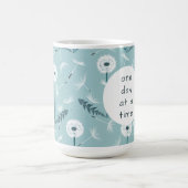 Ein Tag zur Zeit Tasse (Mittel)