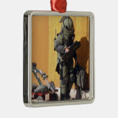 Ein Techniker Ornament Aus Metall (Rechts)