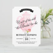 Ein Teekessel mit der Braut | Brautparty Einladung (Stehend Vorderseite)