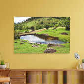 Ein Teich mit einer kleinen Holzbank Leinwanddruck (Insitu (Wohnzimmer))