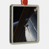 Ein Teil der Internationalen Raumstation Silbernes Ornament (Rechts)