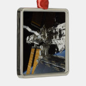 Ein Teil des Columbus-Labors Silbernes Ornament (Rechts)