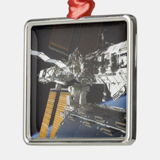 Ein Teil des Columbus-Labors Silbernes Ornament (Links)