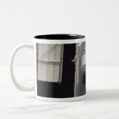 Ein Teil des Hubble-Weltraumteleskops Zweifarbige Tasse (Links)