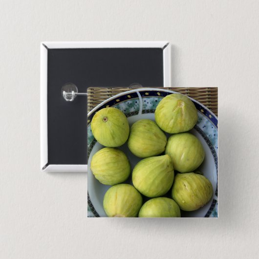 Ein Teller mit frischen Mittelmeerfiguren Button (Vorne & Hinten)