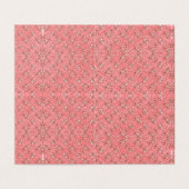 Ein Teppich mit roten und rosa Motiven ist mit ein (Außenseite Aufgefaltet)