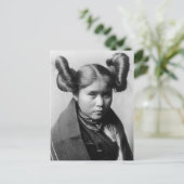 Ein Tewa-Indianermädchen mit extravaganter Frisur Postkarte (Stehend Vorderseite)