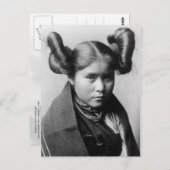 Ein Tewa-Indianermädchen mit extravaganter Frisur Postkarte (Vorne/Hinten)