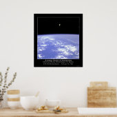 Ein tiefes Gefühl der Einheit - Astronaut McCandle Poster (Küche)